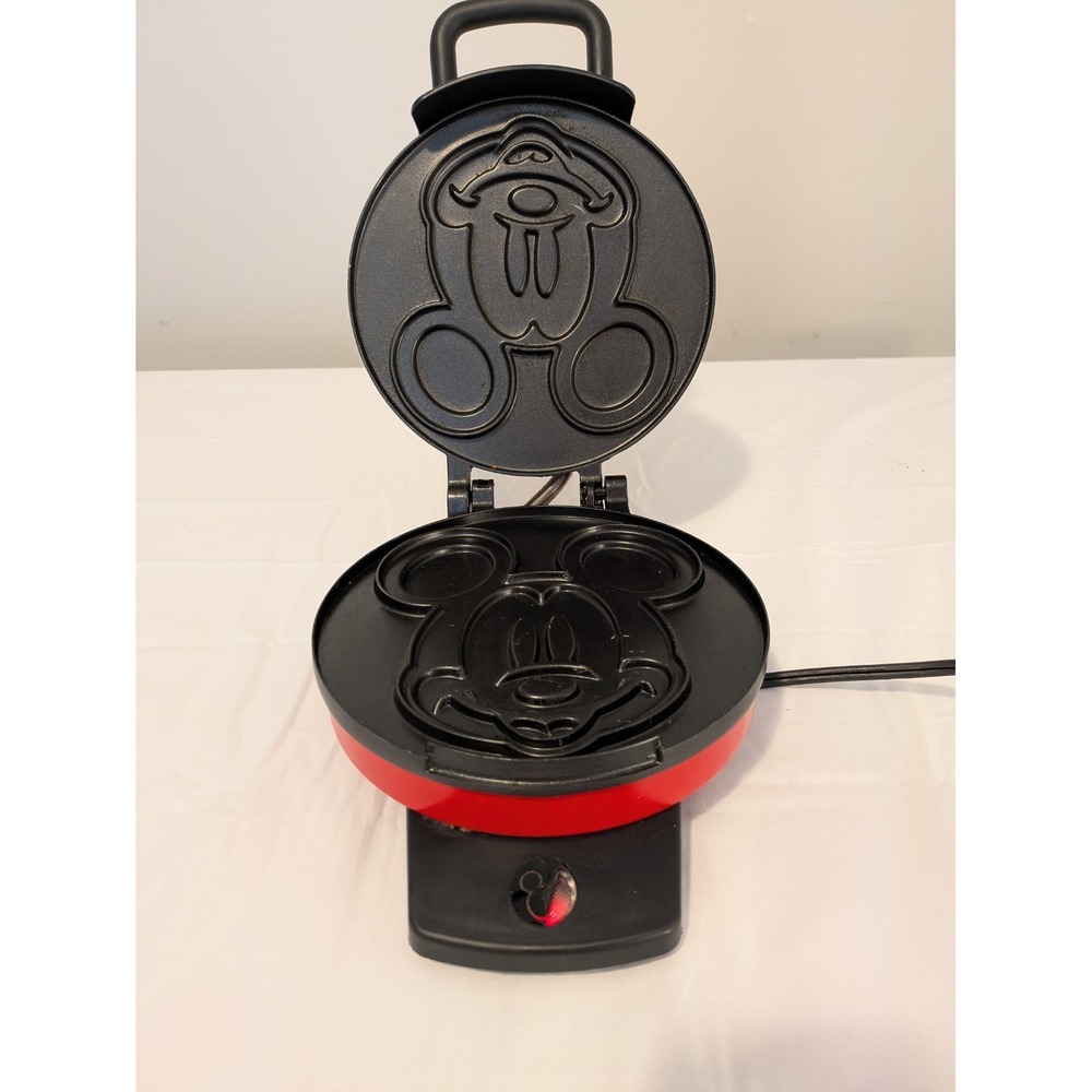 Disney Mickey Mouse 7.5 Inch‎ Waffle Maker (Tested) - Picture 3 of 6